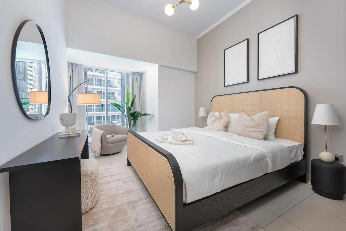 Upscale 2-Bedroom Flat In Dubai Marina