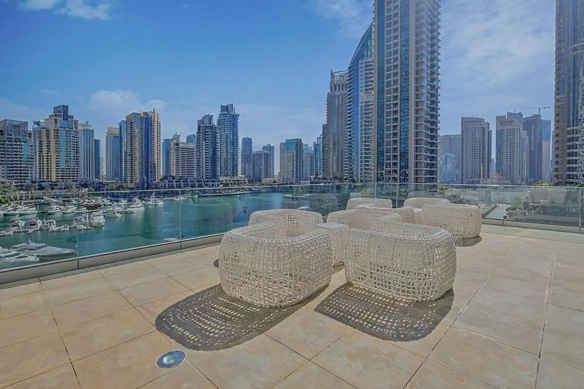 Upscale 2-Bedroom Flat In Dubai Marina