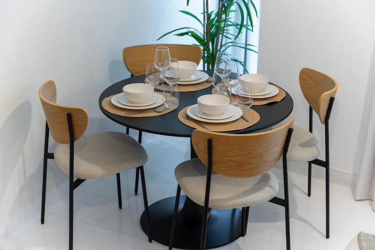 Upscale 2-Bedroom Flat In Dubai Marina 0*,
