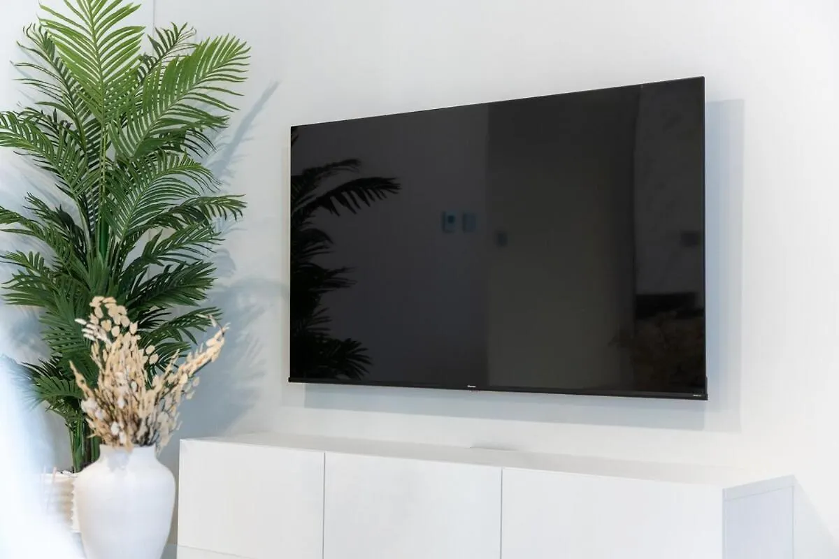 Upscale 2-Bedroom Flat In Dubai Marina