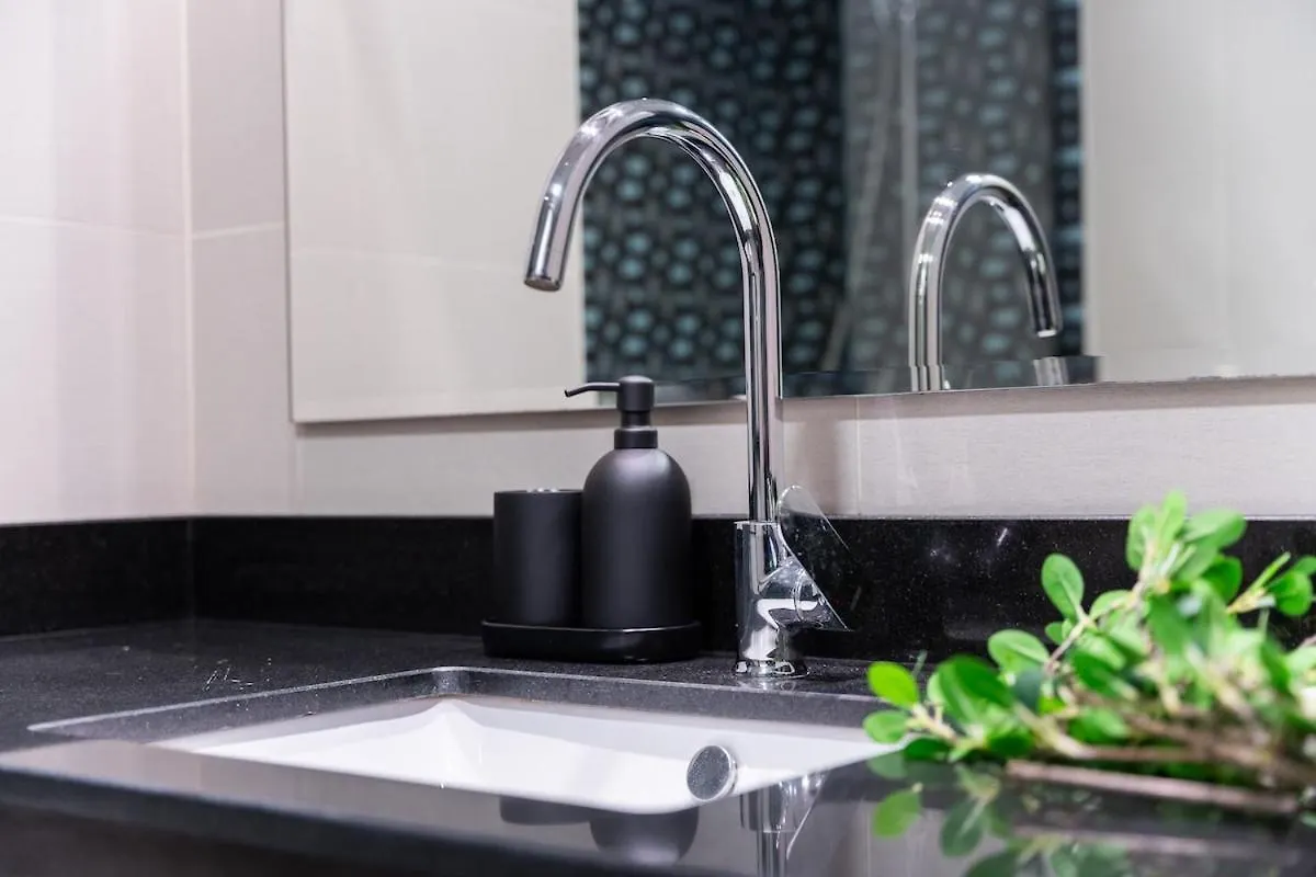 Upscale 2-Bedroom Flat In Dubai Marina United Arab Emirates