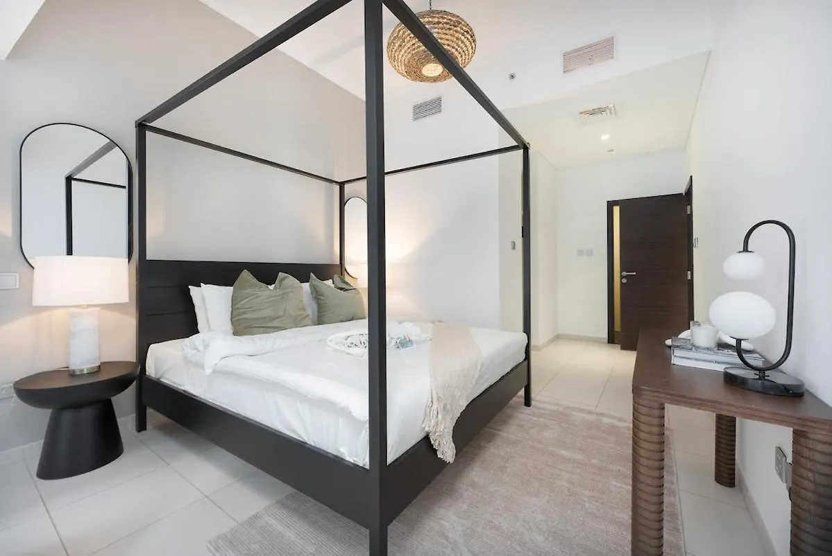 Upscale 2-Bedroom Flat In Dubai Marina Apartment