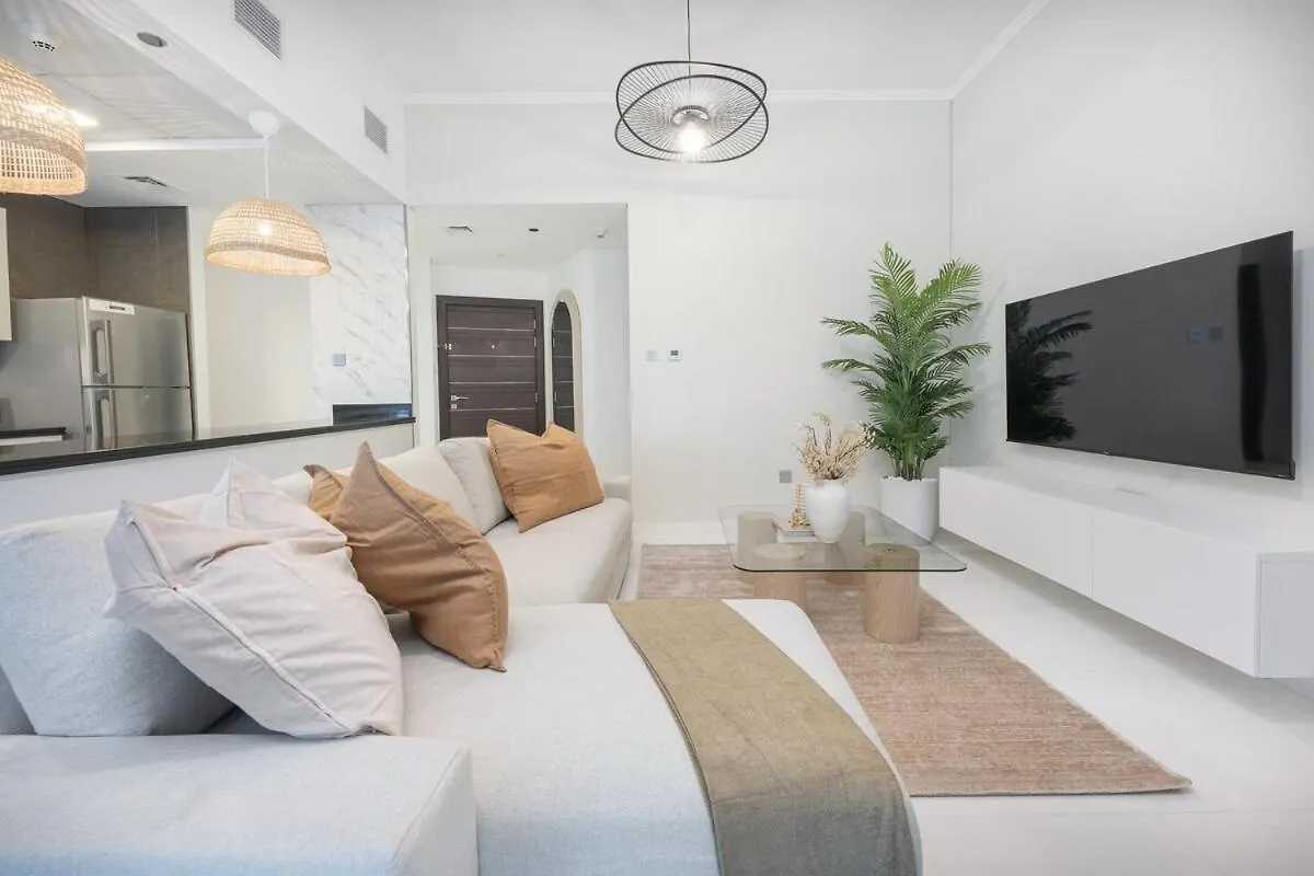 Upscale 2-Bedroom Flat In Dubai Marina